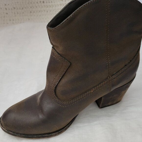 Rocket Dog Size 8 Leather Ankle Boots Booties Brown 2 1/2" heel women's GUC - Picture 8 of 13